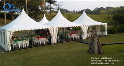 Mariage sous une tente pagode